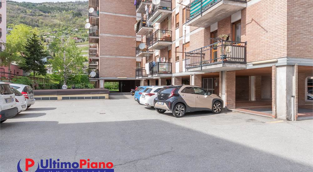 Cortile posti auto