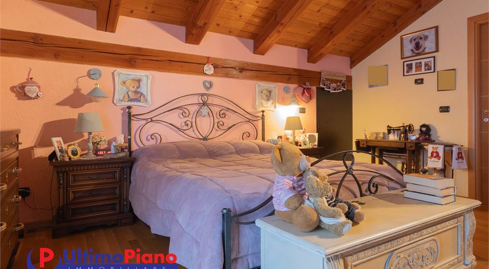 cemera da letto primo piano