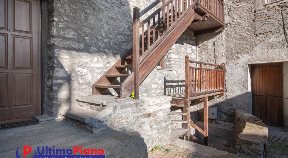 scala di accesso al piano primo (secondo alloggio)