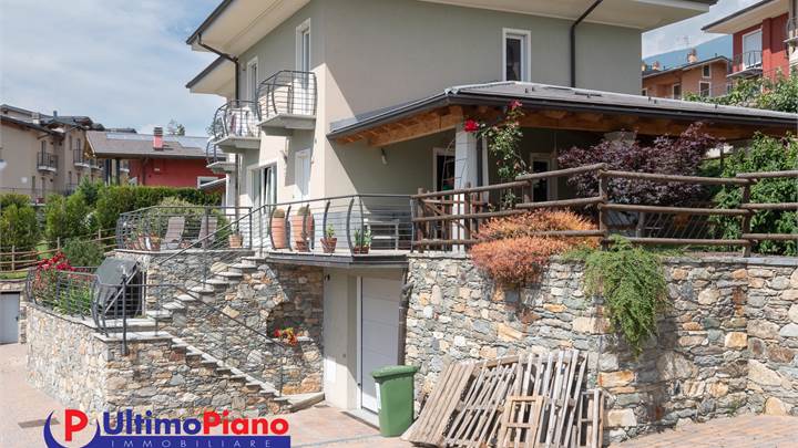 Bifamiliare in collina di Aosta