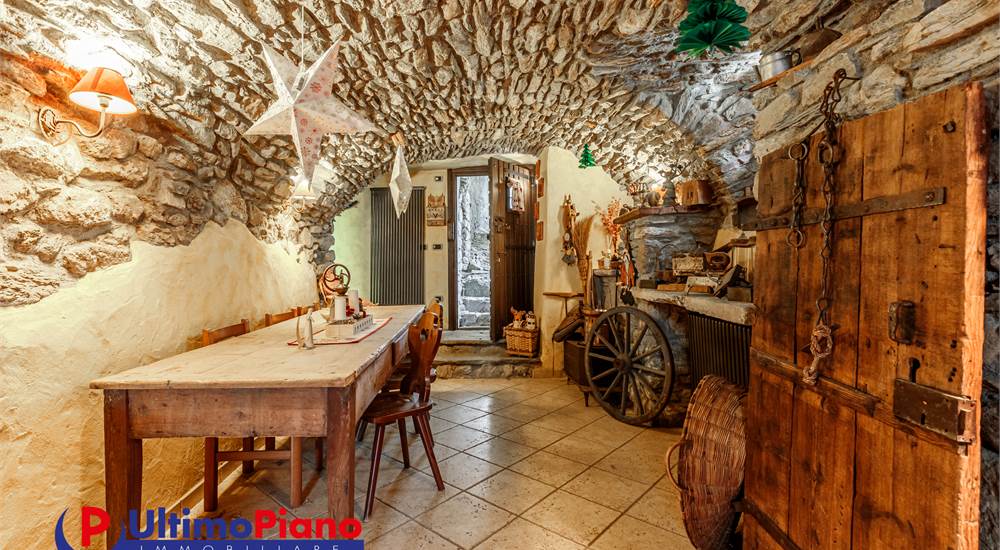 TAVERNA