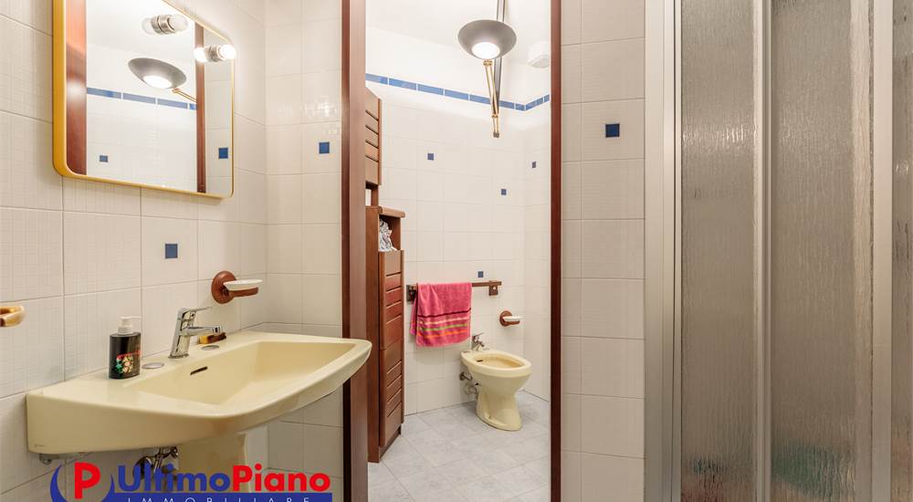 BAGNO PIANO SEMINTERRATO
