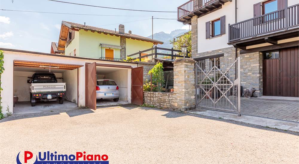PIAZZALE PRIVATO E DUE BOX