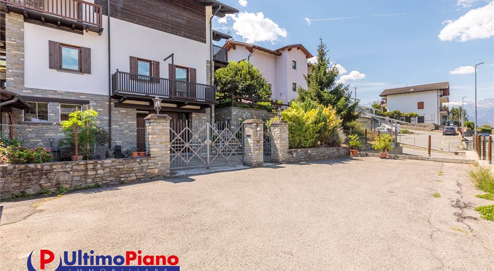 PIAZZALE PRIVATO