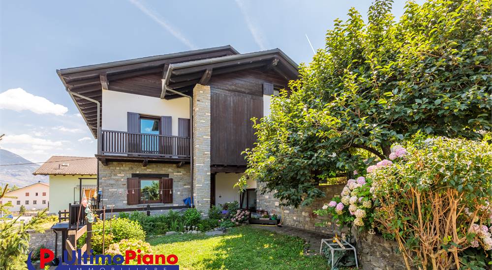 FACCIATA E GIARDINO PRIVATO